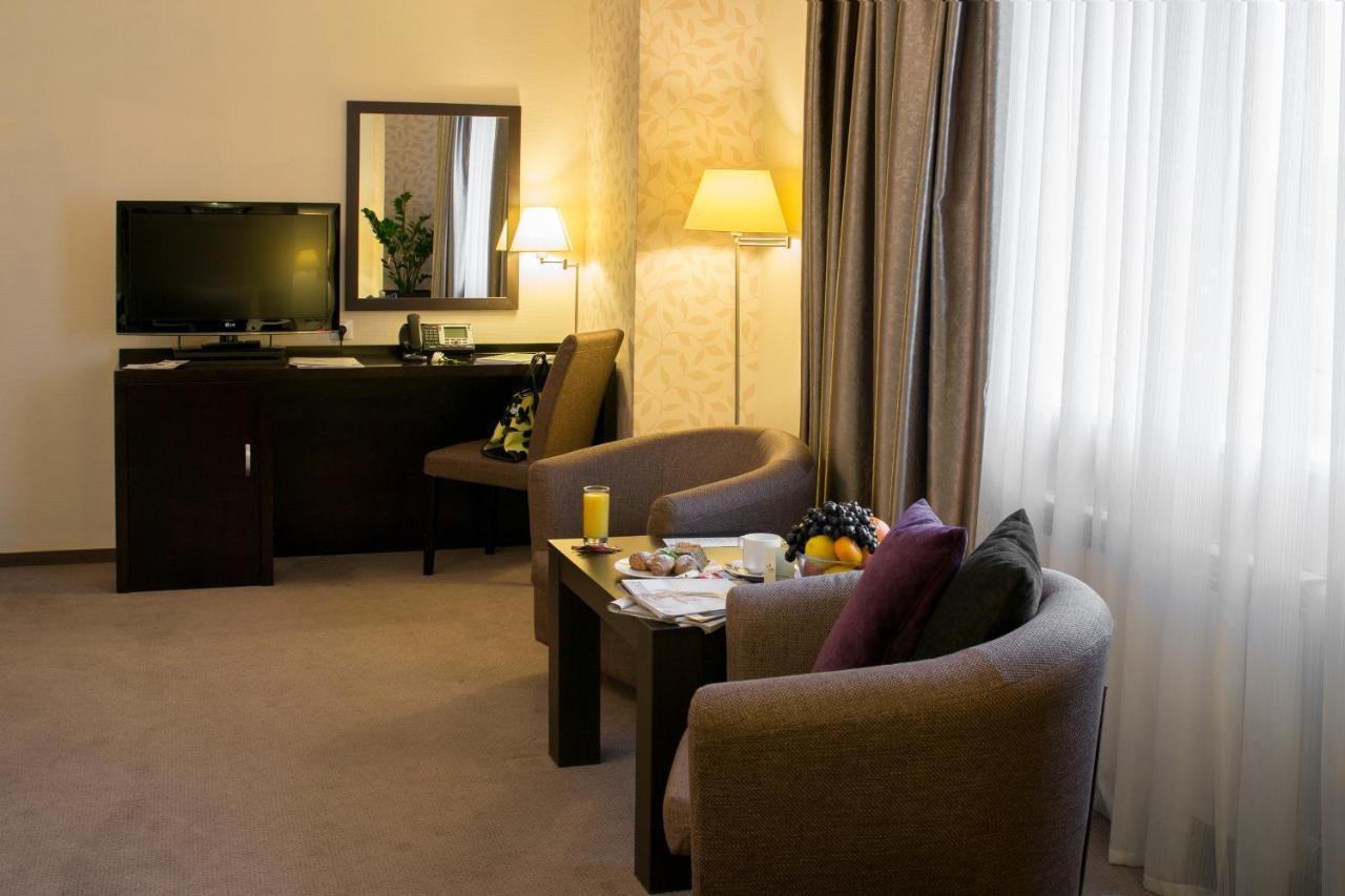 Riverside- Hotel And Mice チェルニーヒウ 部屋 写真